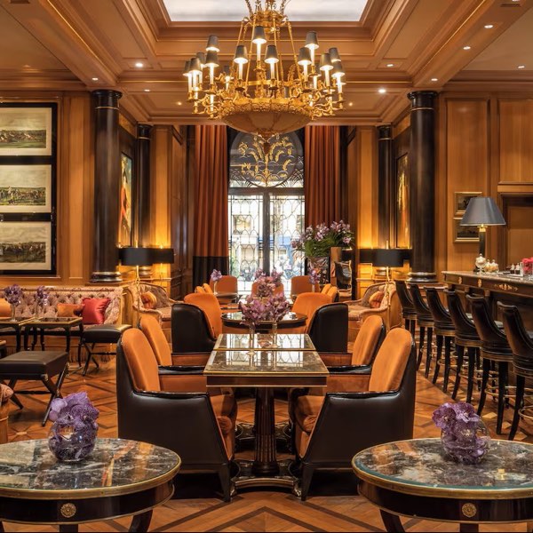 Four Seasons Hotel George V — photograph 7 of 19