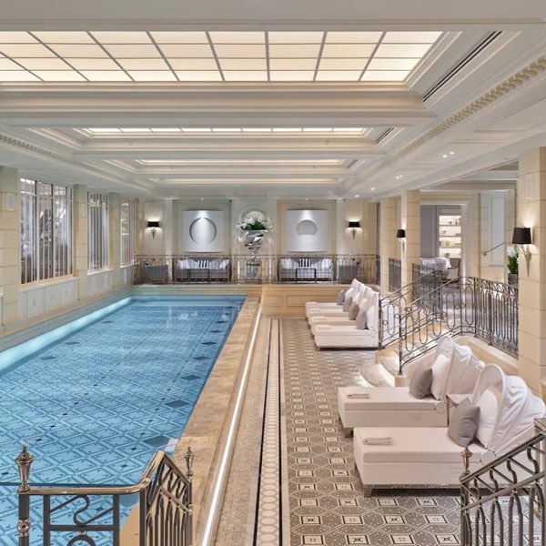 Four Seasons Hotel George V — photograph 8 of 19