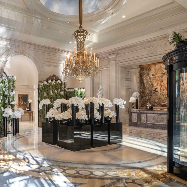 Four Seasons Hotel George V — photograph 9 of 19