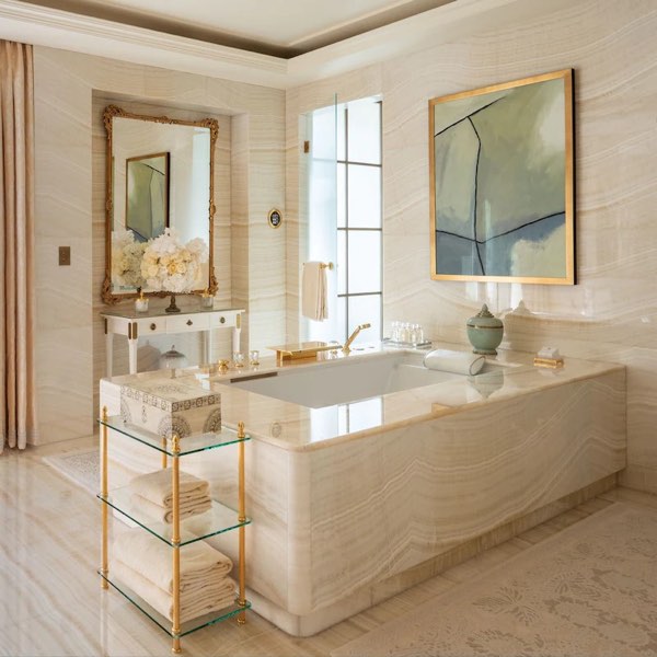 Four Seasons Hotel George V — photograph 14 of 19