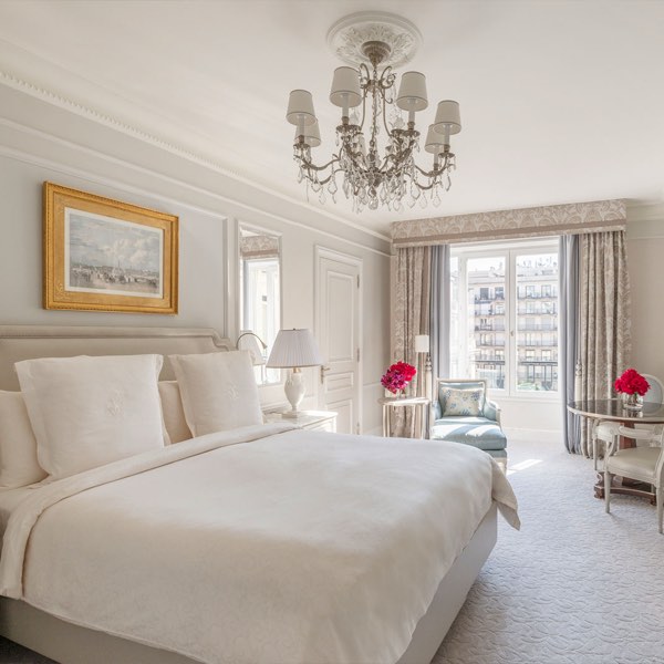 Four Seasons Hotel George V — photograph 15 of 19