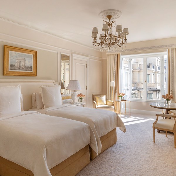 Four Seasons Hotel George V — photograph 18 of 19