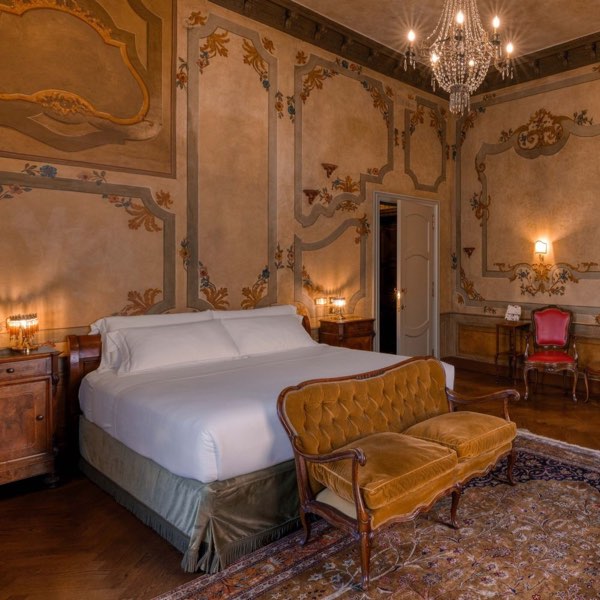 Hotel Locarno — photograph 13 of 21