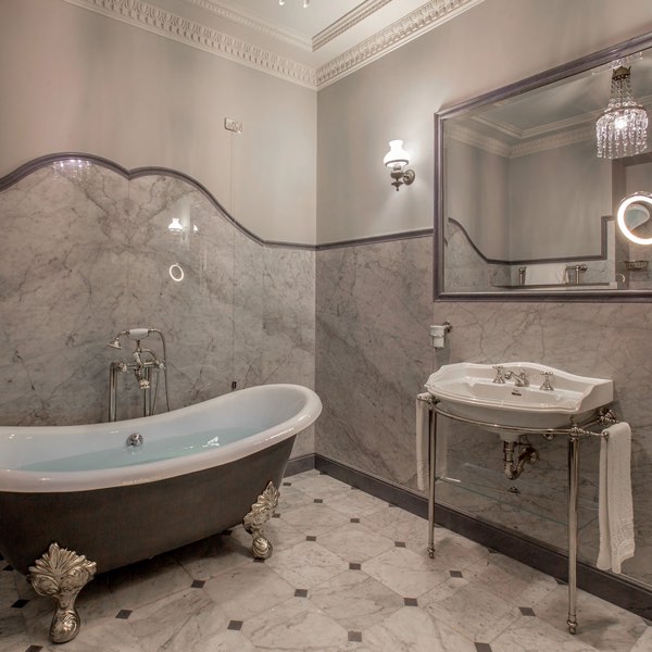 Hotel Locarno — photograph 14 of 21