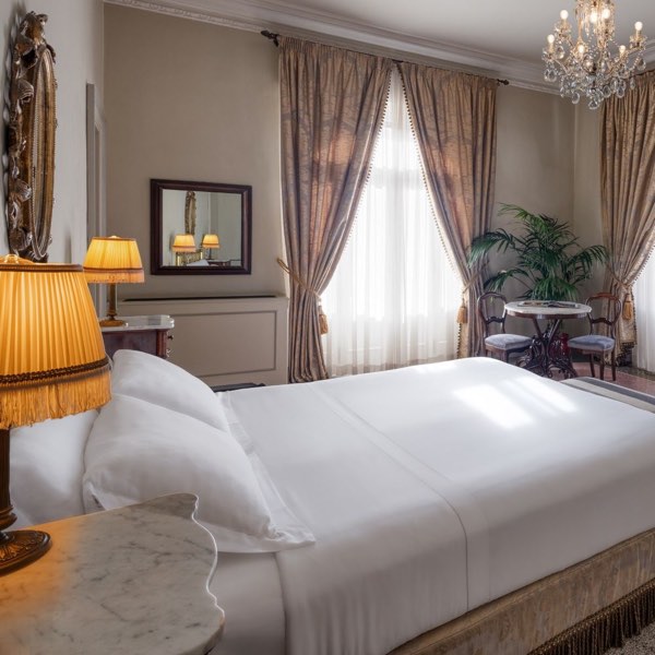 Hotel Locarno — photograph 15 of 21