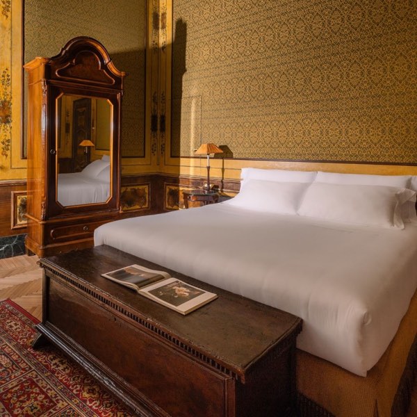 Hotel Locarno — photograph 17 of 21