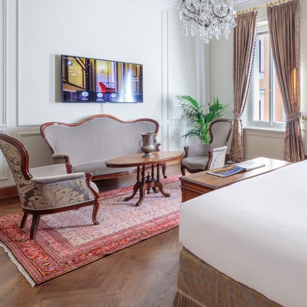 Hotel Locarno — photograph 19 of 21