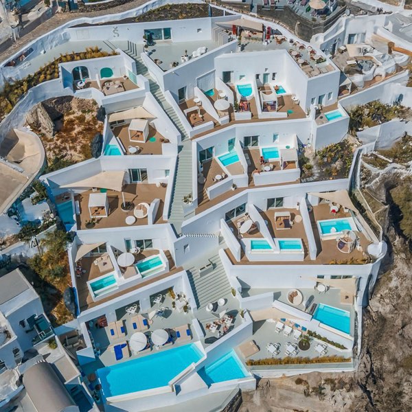 Saint Santorini — photograph 14 of 20