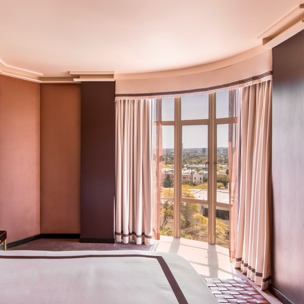 Sunset Tower Hotel — photograph 12 of 14